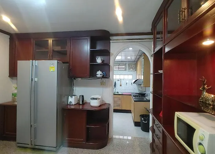 繁华与幽静的联排别墅 近帕蓝9,拉猜达地铁站,订5晚免费接机一趟 Holiday home *