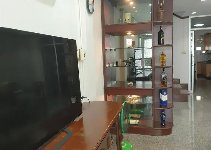 Holiday home 繁华与幽静的联排别墅 近帕蓝9,拉猜达地铁站,订5晚免费接机一趟 *