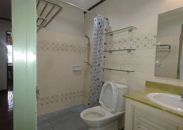 繁华与幽静的联排别墅 近帕蓝9,拉猜达地铁站,订5晚免费接机一趟 * Bangkok