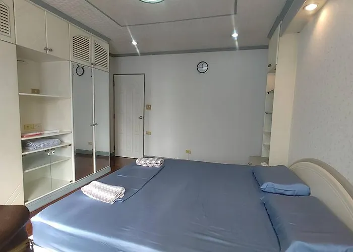 Holiday home 繁华与幽静的联排别墅 近帕蓝9,拉猜达地铁站,订5晚免费接机一趟 Bangkok