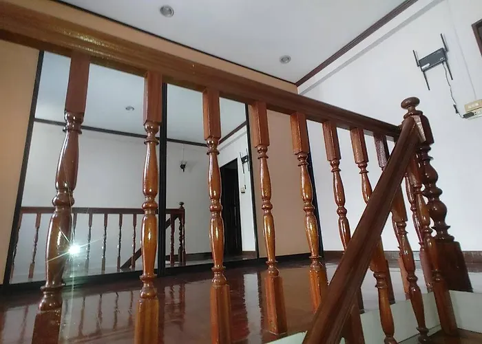 繁华与幽静的联排别墅 近帕蓝9,拉猜达地铁站,订5晚免费接机一趟